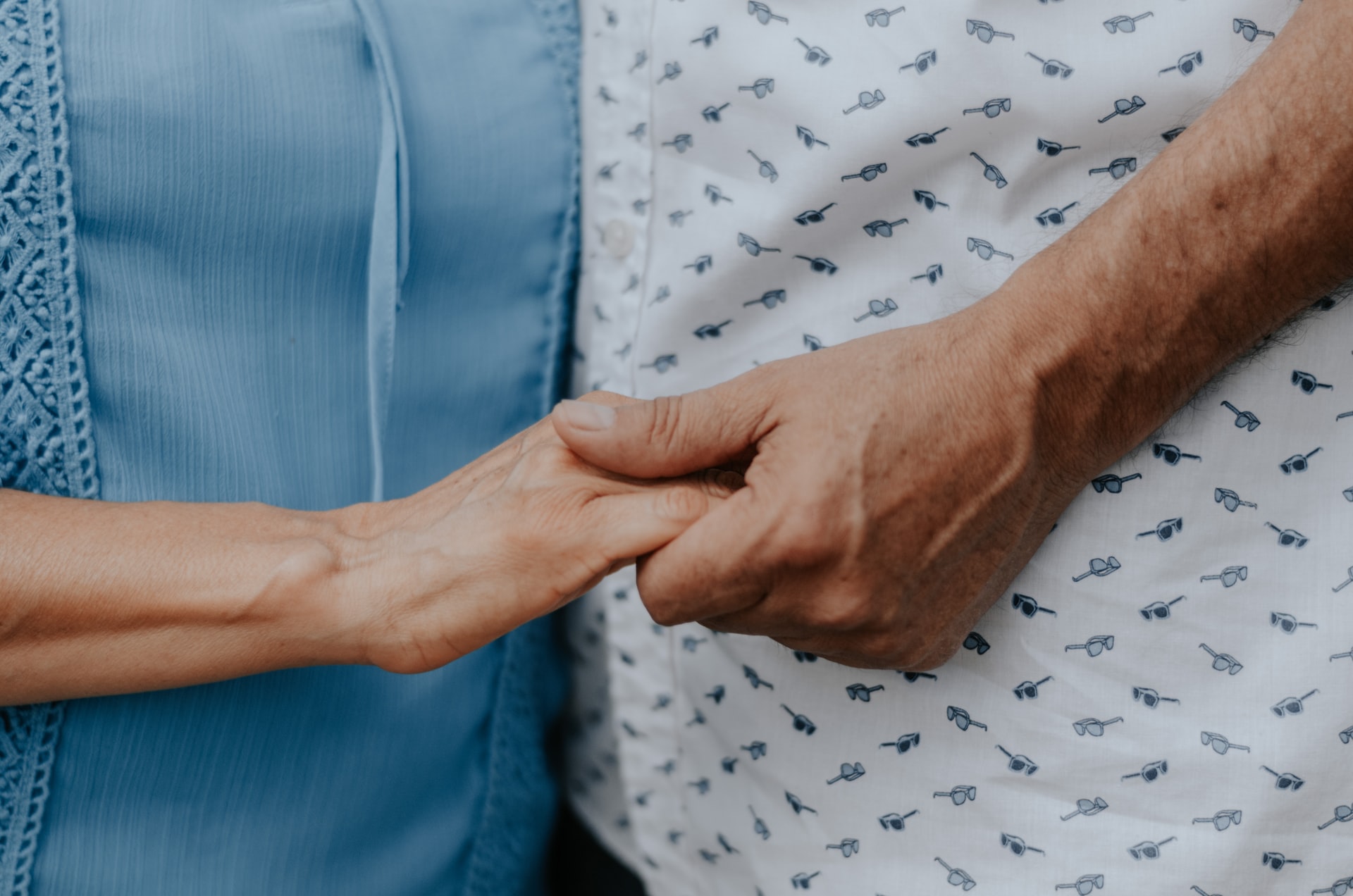 what is an advance directive -- an older man and woman holding hands