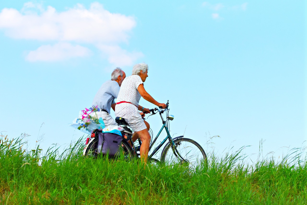 senior fitness in high heat, exercising for seniors when it's hot outside, safe summer exercises for elderly