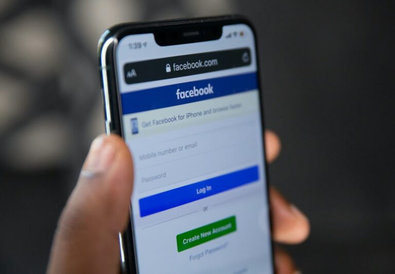 What Happens to Your Facebook Page After You Die?